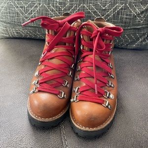 Danner Women’s Mountain Light Cascade 5”Hiking Boots